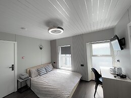OYO Welsh Holiday Accommodation - Modern Stay