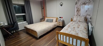 OYO Welsh Holiday Accommodation - Modern Stay