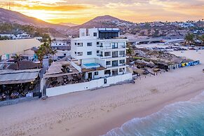 Cabo Break Hotel