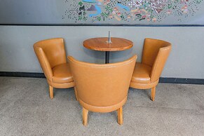 Hotel O Ciputat Near Apartment Green Lake View Ciputat