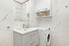 Cozy Seaside Apartment by Renters