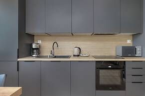 Cozy Seaside Apartment by Renters