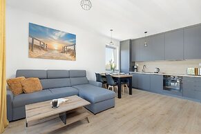 Cozy Seaside Apartment by Renters