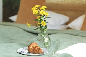 Cozy Seaside Apartment by Renters