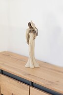 Cozy Seaside Apartment by Renters