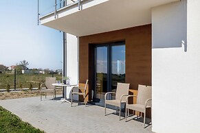 Cozy Seaside Apartment by Renters