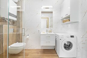 Cozy Seaside Apartment by Renters