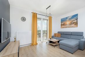 Cozy Seaside Apartment by Renters