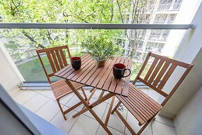 Warsaw Jaktorowska Apartment by Renters