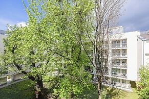 Warsaw Jaktorowska Apartment by Renters