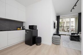 Warsaw Jaktorowska Apartment by Renters