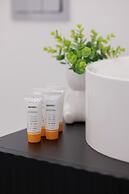 Warsaw Jaktorowska Apartment by Renters