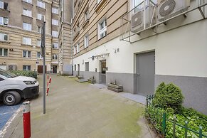 Elegant Apartment in Warsaw by Renters