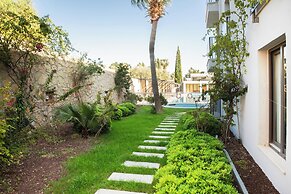 Queen Residence by Important Group