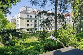 Bałuckiego Apartment Warsaw by Renters