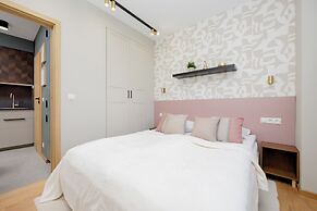 Bałuckiego Apartment Warsaw by Renters