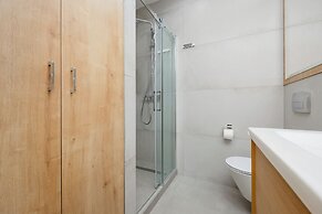 Bałuckiego Apartment Warsaw by Renters