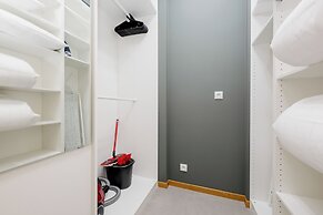 Bałuckiego Apartment Warsaw by Renters