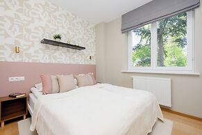 Bałuckiego Apartment Warsaw by Renters