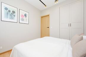 Bałuckiego Apartment Warsaw by Renters