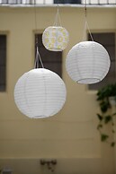 Vintage Romance Patio Apt by Oteego