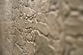 Vintage Romance Patio Apt by Oteego