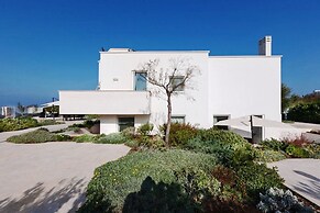 Villa Emiele with access to the sea