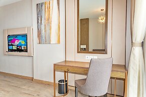 LYN Panorama Beachfront Studio