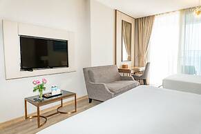 LYN Panorama Beachfront Studio