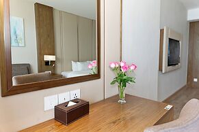 LYN Panorama Beachfront Studio