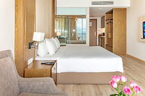 LYN Panorama Beachfront Studio