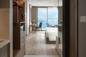 LYN Panorama Beachfront Studio