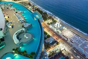 LYN Panorama Beachfront Studio