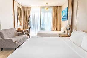 LYN Panorama Beachfront Studio