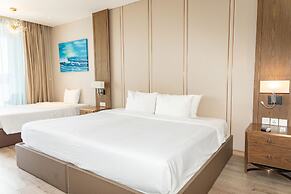 LYN Panorama Beachfront Studio