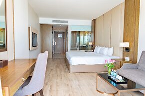 LYN Panorama Beachfront Studio