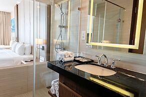 LYN Panorama Beachfront Studio