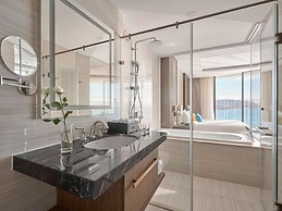 LYN Panorama Beachfront Studio