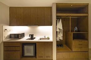 LYN Panorama Beachfront Studio