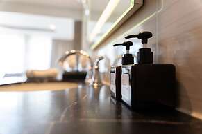 LYN Panorama Beachfront Studio