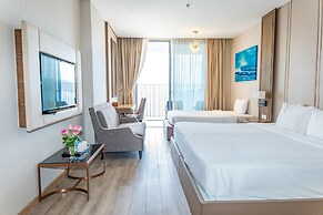 LYN Panorama Beachfront Studio