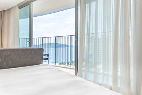 LYN Panorama Beachfront Studio