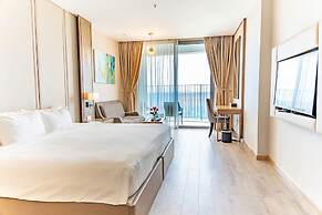 LYN Panorama Beachfront Studio