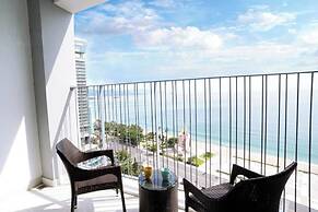 LYN Panorama Beachfront Studio