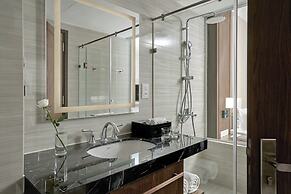 LYN Panorama Beachfront Studio