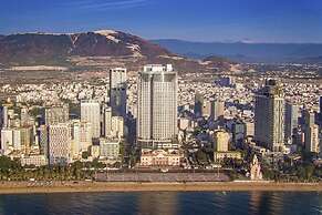 LYN Panorama Beachfront Studio