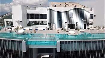 LYN Panorama Beachfront Studio