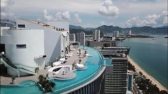 LYN Panorama Beachfront Studio