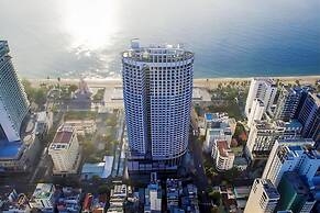 LYN Panorama Beachfront Studio