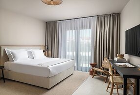 Molum Hotel & Residences